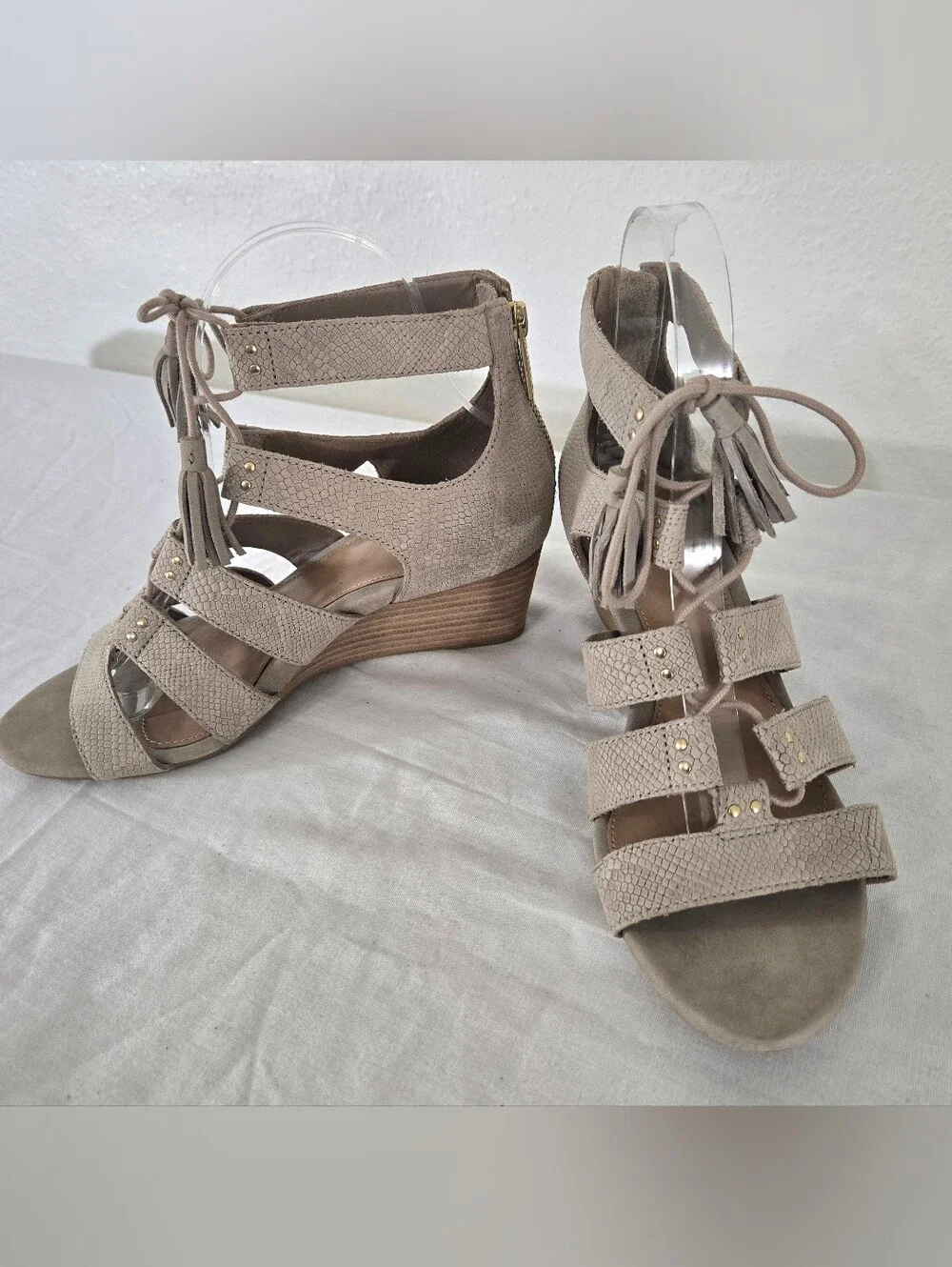 UGG Yasmin Snake Wedge Sandals Tassel Lace-Ups Chic Edgy Trendy, size 7